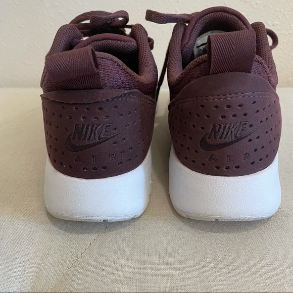 Nike Womens Air Max Tavas Burgundy - Picture 3 of 8